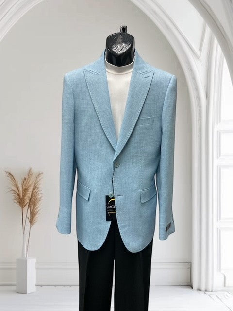 The City Warehouse-Menswear Zacchi Terri light blue hopsack 2-button blazer on a mannequin with a white turtleneck.